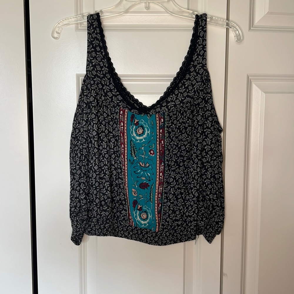 Off the shoulder cropped shirt with beautiful flower details